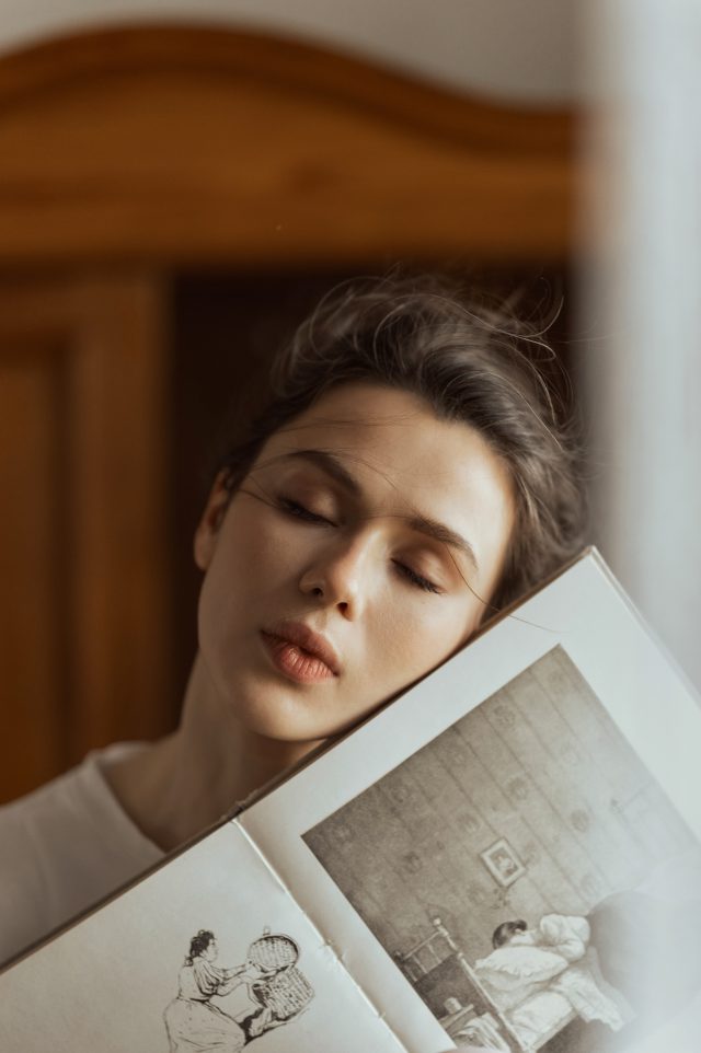 Анна Богомолова в работе