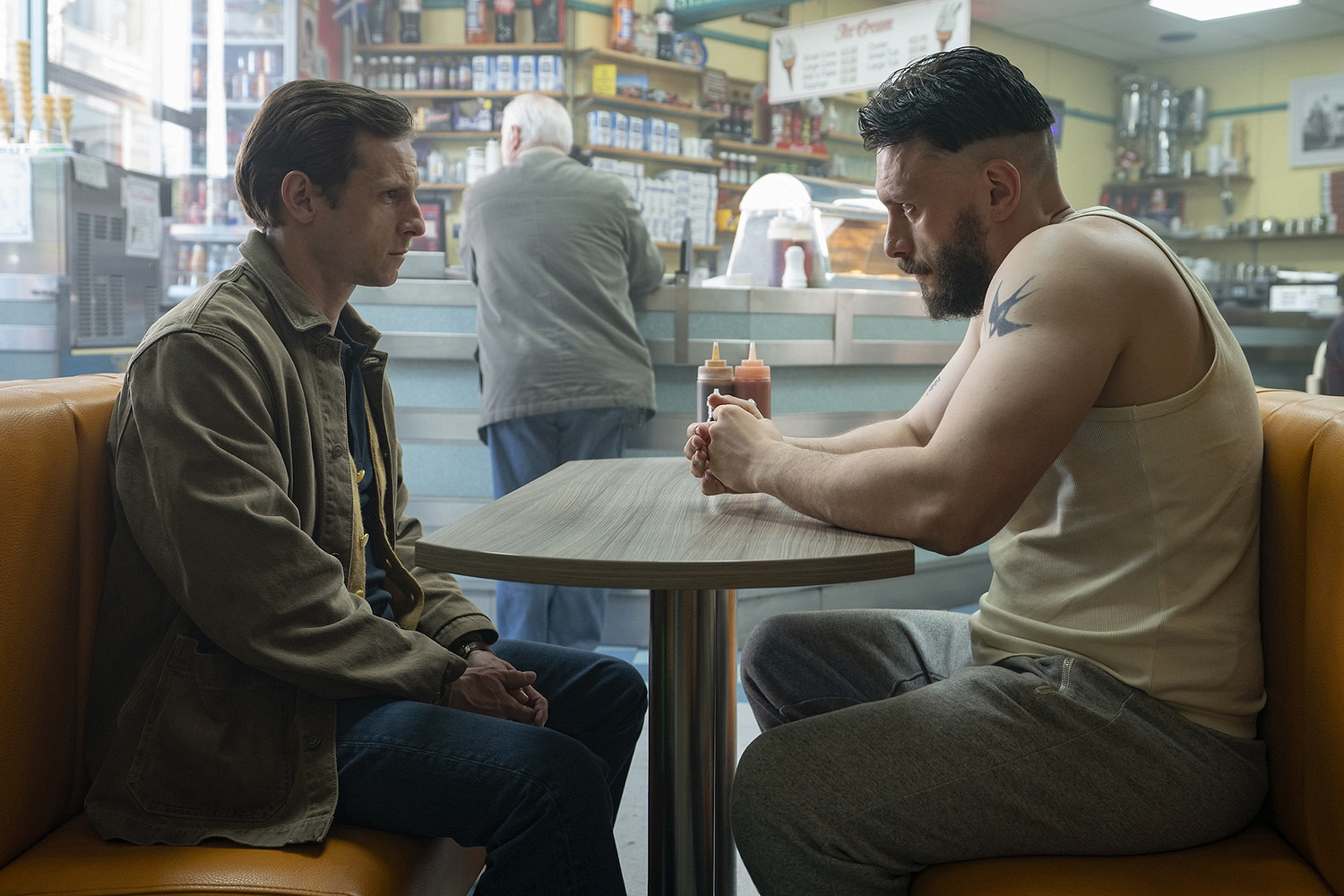 5 новых британских сериалов: драма автора «Олененка», комедия о кастинге Бонда и янг-эдалт