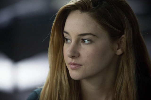Кадр из фильма «Дивергент» (Divergent, США, 2014)