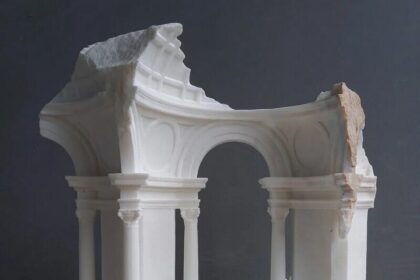 14 работ скульптора, который внутри камней создает храмы