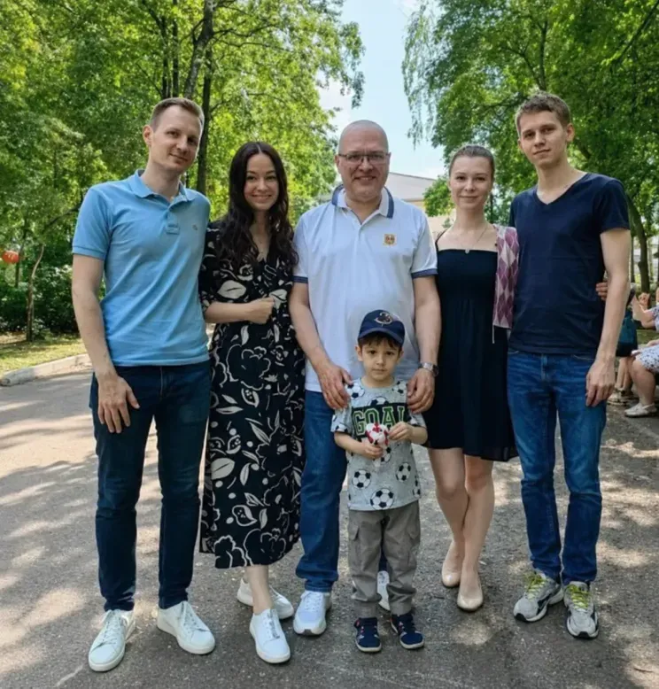 Александр Соколов с семьёй