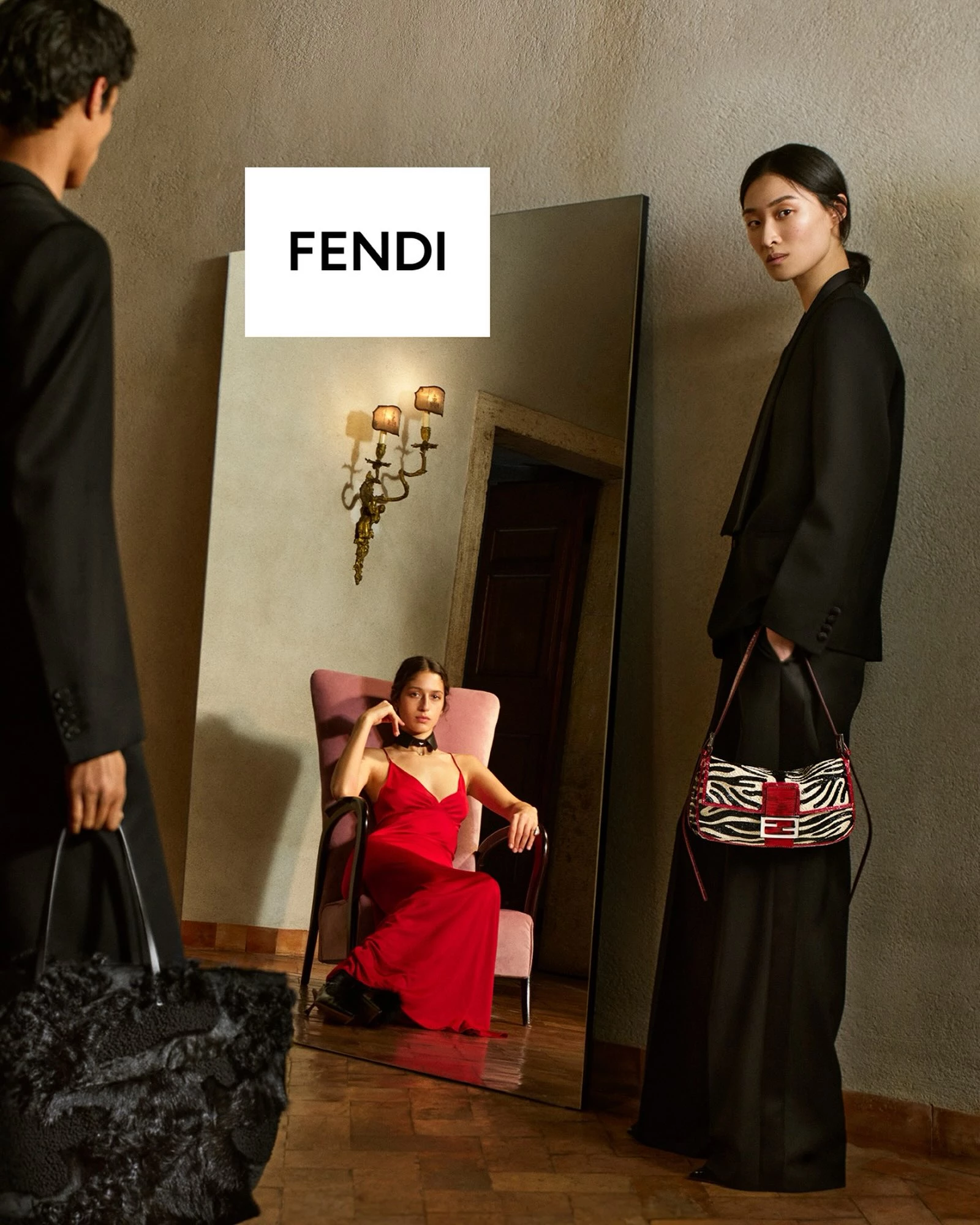 Fendi представил рекламную кампанию дебютной коллекции Марии Грации Кьюри (фото 1)