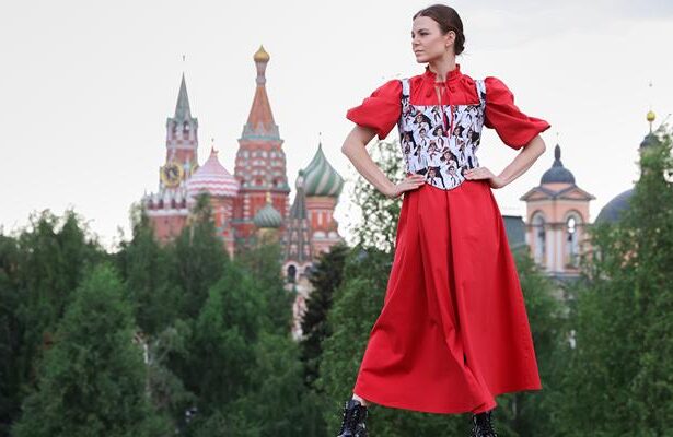 8 июля в московском парке «Зарядье» состоится театрализованный модный показ «Русский стиль. Обряд».
