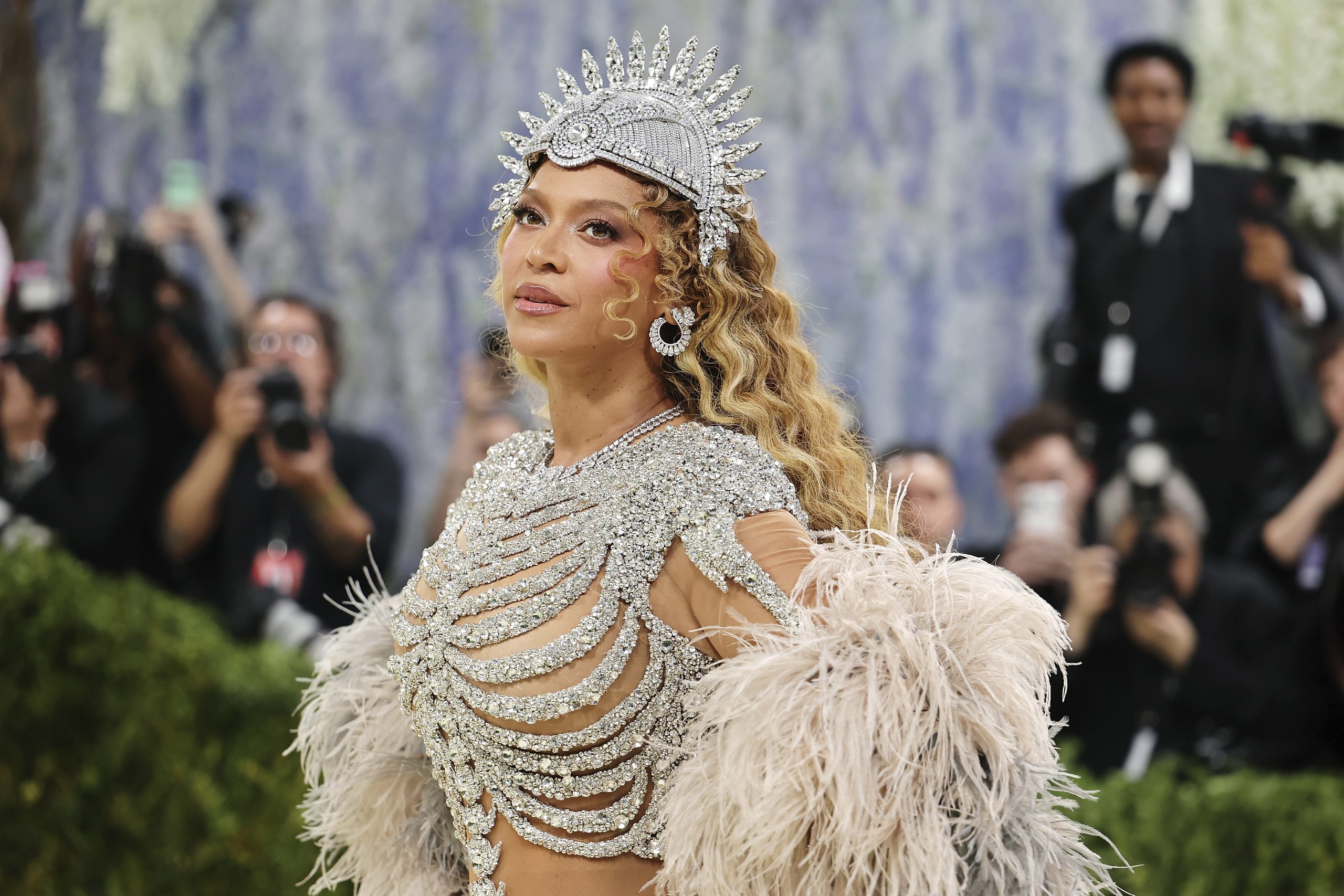 Met Gala 2027 может сменить дату на фоне скандала