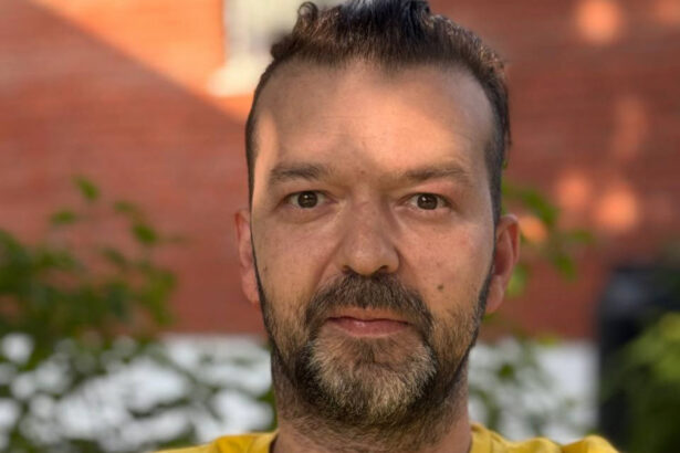 «Создатель отдельного мира»: как прощаются с основателем «Лепры» Йованном Савовичем