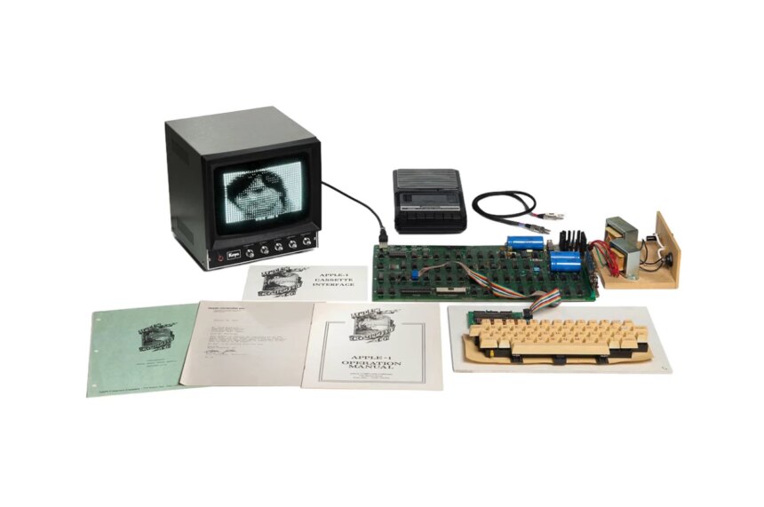 Bonhams выставит на торги первый компьютер Apple-1 с автографами Стива Джобса и Стива Возняка (фото 1)