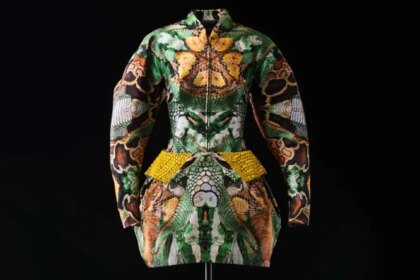 Fair Warning выставит на торги платье Yves Saint Laurent из коллекции Mondrian (фото 1)