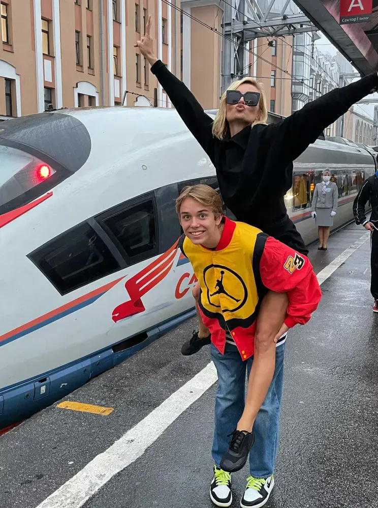 Полина Гагарина с сыном