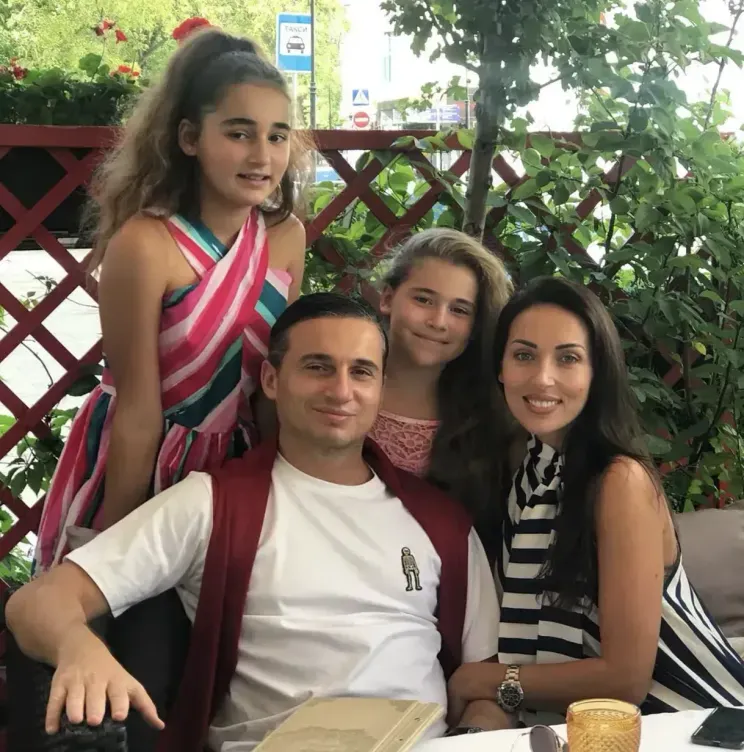 Ян Абрамов и Алсу с дочерьми